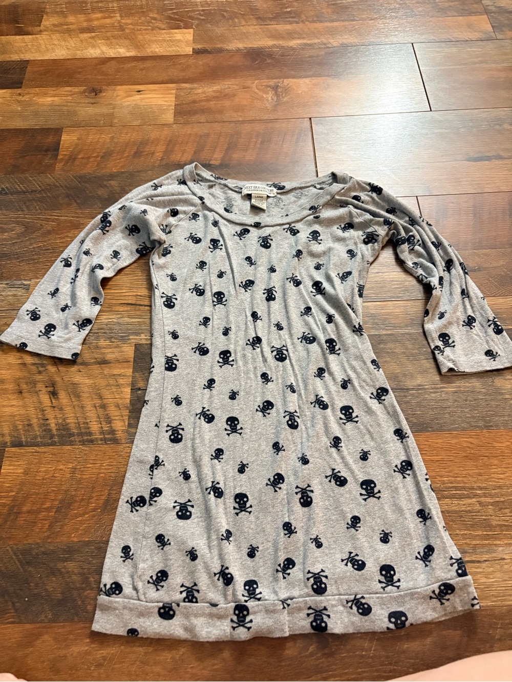 Skull and cross bones top